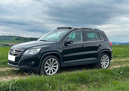 VW Tiguan Volkswagen 2,0 TDI, R-Line, 8 Fach Bereift