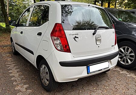 Hyundai i10 1.2 Classic Classic - 77 PS -- von Frau gef.