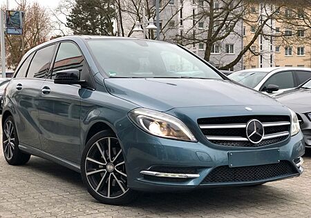 Mercedes-Benz B 220 d Night Paket * 1.Hand * Panorama * Kamera