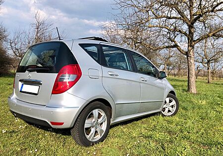 Mercedes-Benz A 180 A180 *AVANTGARDE *PANO *AUTOMATIK *2.HAND