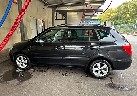 Skoda Fabia 1.4l 16V Kombi schwarz Benzin sauber
