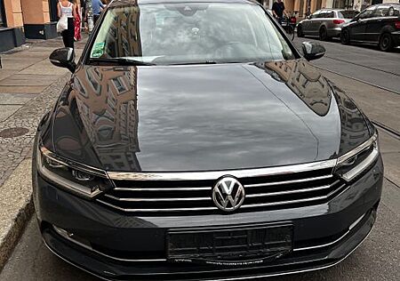 VW Passat Variant Volkswagen 2.0 TDI Highline/SitzLüft/AHK/LED