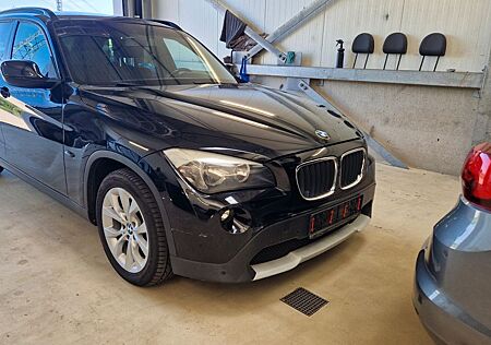 BMW X1 Baureihe 20 d sDrive Panorama-Dach Xenon P