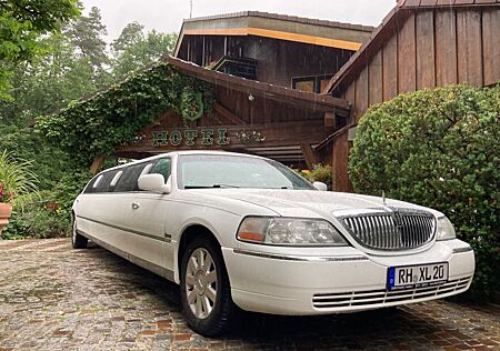Lincoln Town Car gebraucht kaufen Lincoln Town Car Stretchlimousine 8,60 m 9 Personen