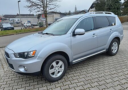 Mitsubishi Outlander 2.0 MIVEC Invite 2WD CVT Invite