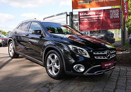 Mercedes-Benz GLA 220 4MATIC*NAVI*KAMERA*KEYLESS*LED