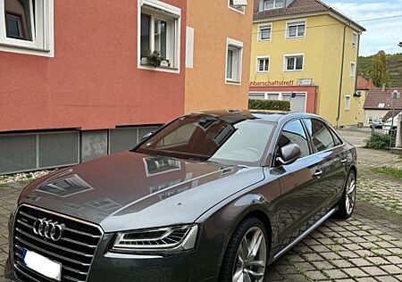 Audi A8 L 3.0 S-Line quattro -