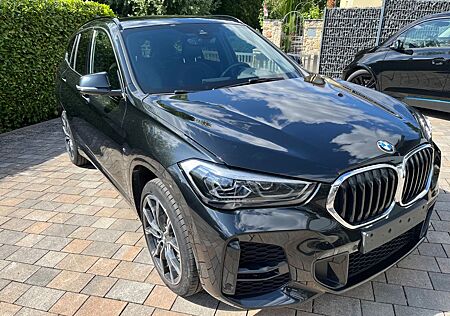 BMW X1 2.0i M Paket SAG Navi LED Hifi AHK PDC 1Hd 19