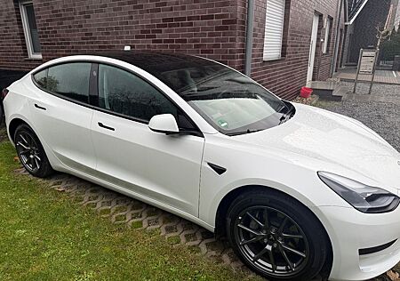Tesla Model 3 Hinterradantrieb RWD