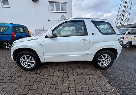 Suzuki Grand Vitara 1.6 Black and White 4x4