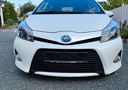 Toyota Yaris 1,5-l-VVT-i Hybrid Club; TÜV Neu