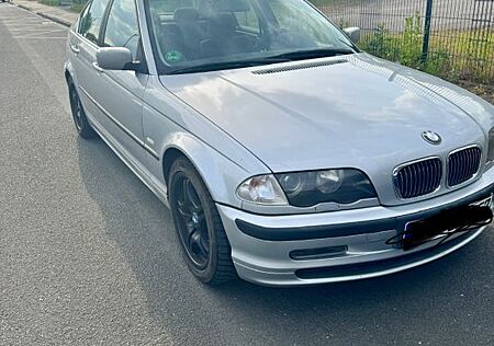 BMW 320i -