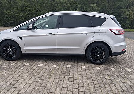 Ford S-Max 2,0 TDCi 132kW Titanium Titanium