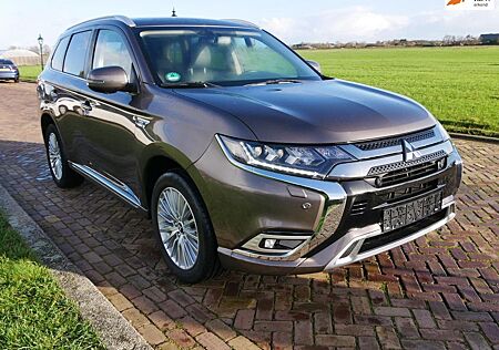 Mitsubishi Outlander 2.4 PHEV Intense+ PANO HIFI *12499 NET