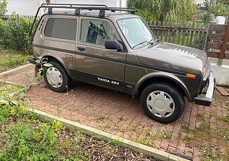 Lada Taiga 4x4 Benzin UND Gas