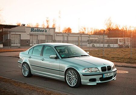 BMW 330i E46 , abgemeldetes Fahrzeug!