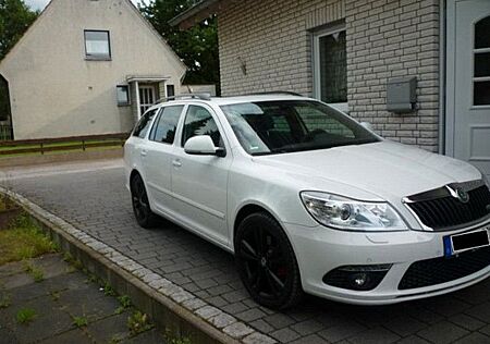 Skoda Octavia 2.0 TDI RS Combi/2011-Euro5