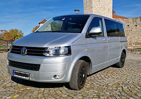 VW T5 Caravelle Volkswagen mit DIY Camperausstattung