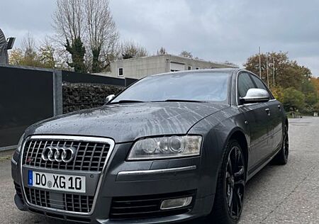 Audi S8 5.2 tiptronic quattro -V10