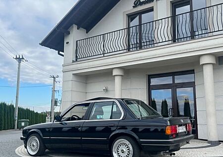 BMW 323i E30