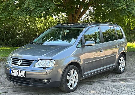VW Touran Volkswagen 2.0 TDI*PDC*AHK*SHZ*StdHz*