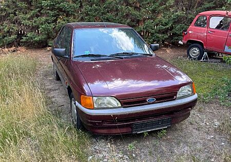 Ford Escort 1.6 Ghia 105Ps 1 Hand.