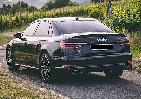 Audi S4 3.0 TFSI tiptronic quattro -service neu