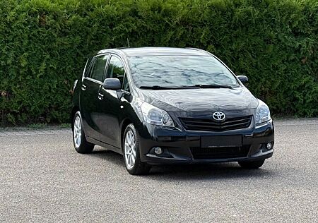 Toyota Verso 1.8 Executive/7.SITZER/R-KAM/AHK/SHZ/PANO