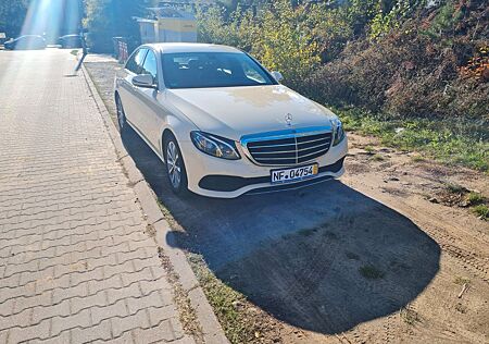 Mercedes-Benz E 200 d Aut. Navi Kamera LED Xenon 2 HAND Neuer Motor