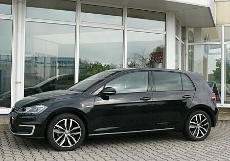 VW Golf Volkswagen e- Wärmepumpe ACC Navi LED Rear-View Parklen