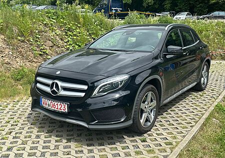 Mercedes-Benz GLA 220 GLA -Klasse CDI / d 4Matic Pano