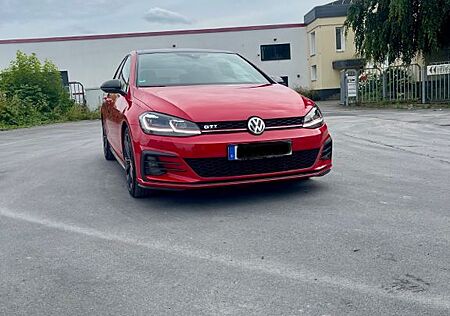 VW Golf Volkswagen 2.0 TSI GTI Performance 230PS