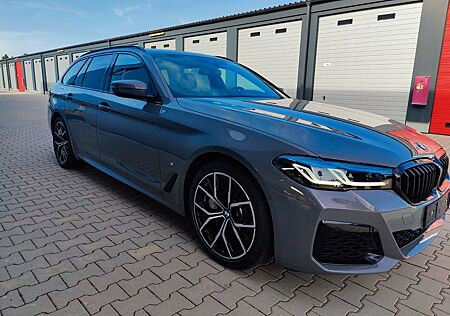 BMW 540d xDrive M Sport LAZER Head-Up PANO AHK RKam