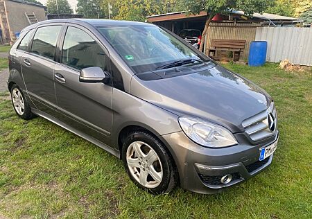 Mercedes-Benz B 220