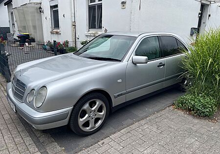 Mercedes-Benz E 220 CDI CLASSIC Classic