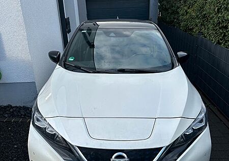 Nissan Leaf Tekna 40 kWh / Bose / Leder / 8fach bereift