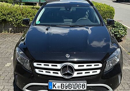 Mercedes-Benz GLA 180 - *SHZ*NAVI