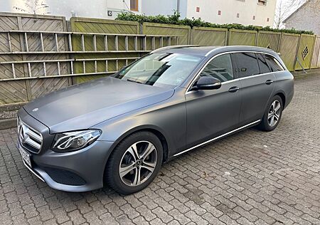 Mercedes-Benz E 220 d T Autom. -