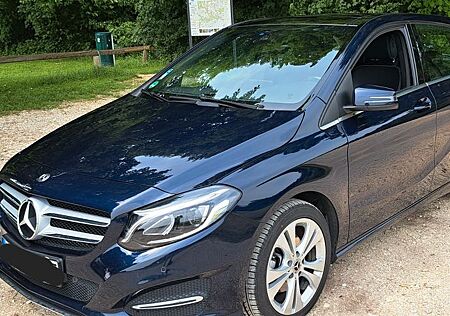 Mercedes-Benz B 200 Urban Automatik Panorama LED Navi AHKAHK