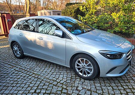 Mercedes-Benz B 220 4MATIC DCT -
