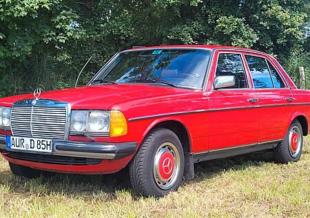 Mercedes-Benz 240 240D W123