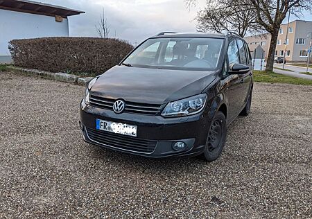 VW Touran Volkswagen 1.6 TDI CUP BlueMotion, AHK, DAB, Navi,..
