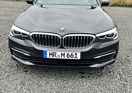 BMW 530d xDrive Touring A - Luxury AB SOFORT!
