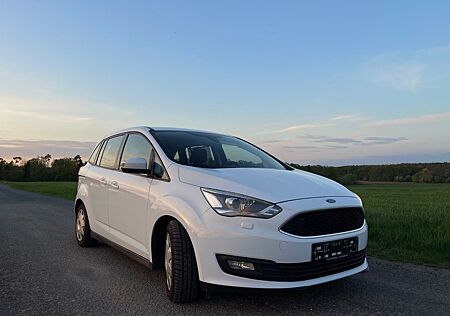 Ford Grand C-Max 2,0TDCi 110kW Titanium Titanium