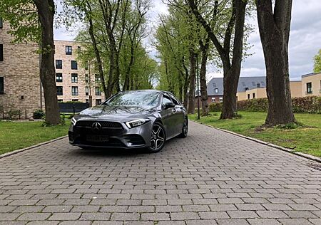 Mercedes-Benz A 200 -AMG Line / Night Paket