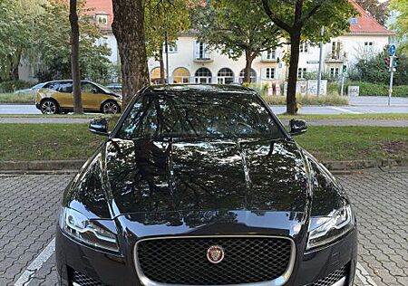 Jaguar XF 30d British Design Edition Automatik Brit...