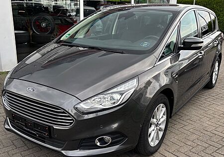 Ford S-Max Titanium