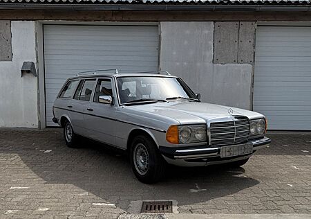 Mercedes-Benz 300 W123 300TD T-Modell