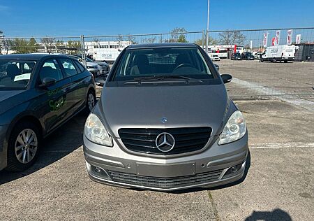 Mercedes-Benz B 200 -