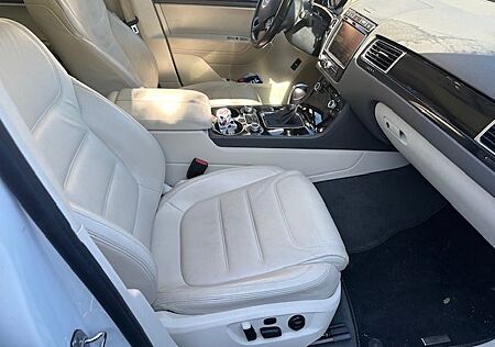 VW Touareg Volkswagen V8 TDI 4Motion*Vollausstatung*Super Zust